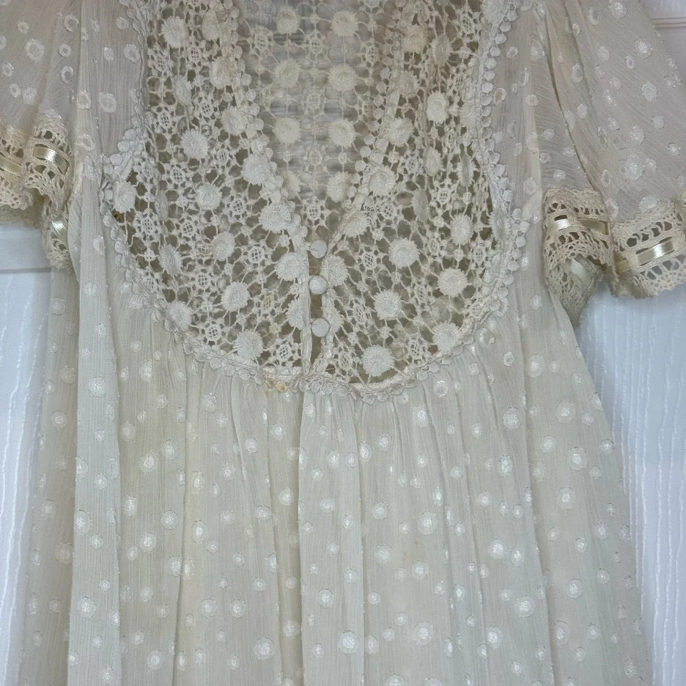 Lilly Mason Bohemia Style Dress Size M Women's with Dip-Dye Cream and Beige Lace - Picture 2 of 11
